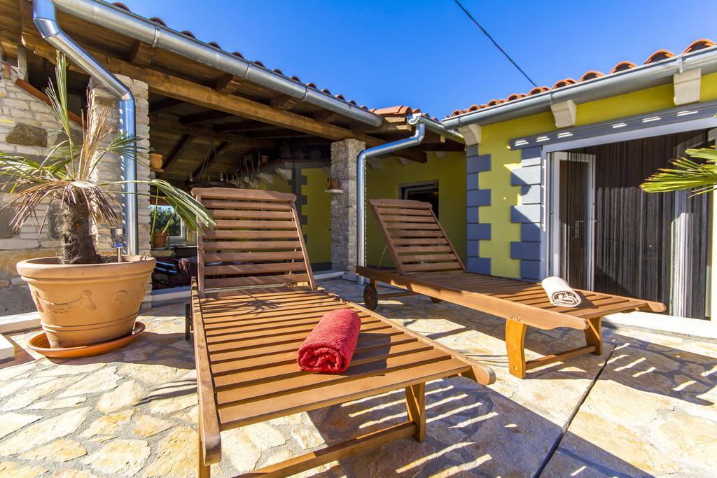 Holiday Home Bukovac プーラ エクステリア 写真