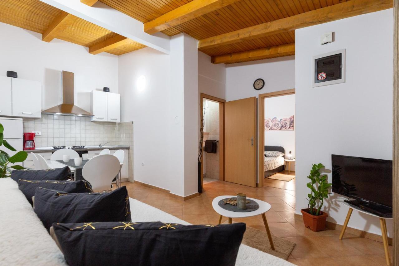 Holiday Home Bukovac プーラ エクステリア 写真