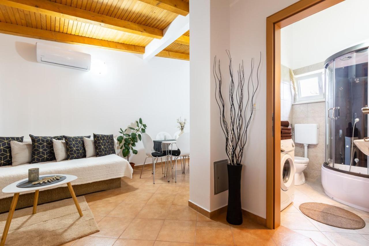 Holiday Home Bukovac プーラ エクステリア 写真