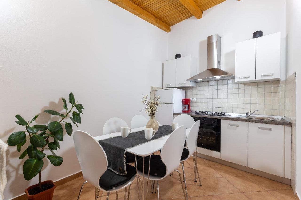 Holiday Home Bukovac プーラ エクステリア 写真