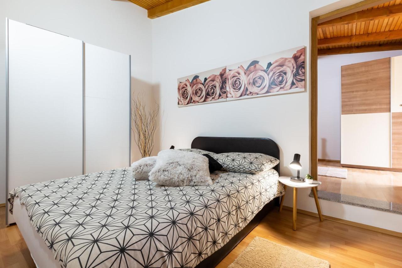 Holiday Home Bukovac プーラ エクステリア 写真