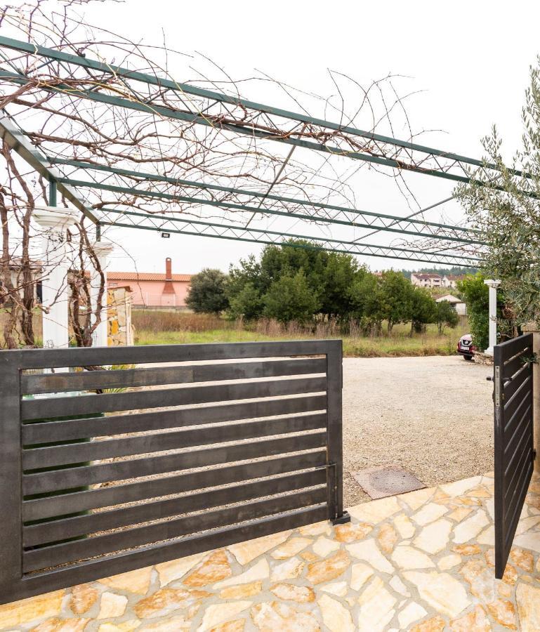 Holiday Home Bukovac プーラ エクステリア 写真
