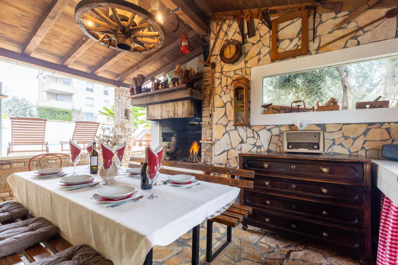 Holiday Home Bukovac プーラ エクステリア 写真