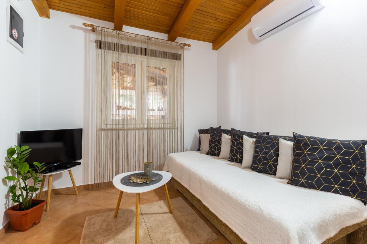 Holiday Home Bukovac プーラ エクステリア 写真
